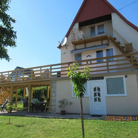 Nyaraló With Pool In Csopak-balaton 58065 Csopak